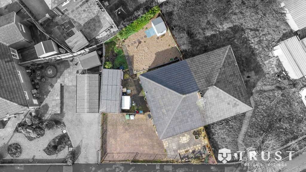 Property photo 2 of 22