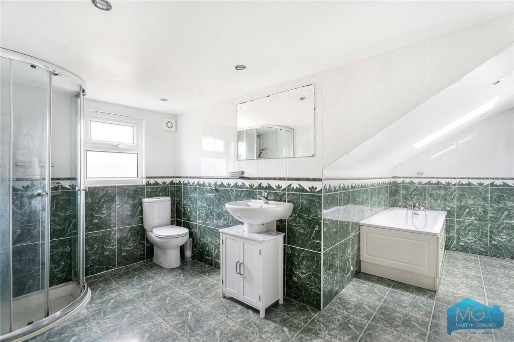 Property photo 3 of 21 Picture No. 11