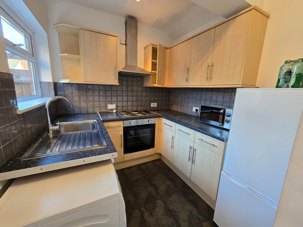 Property photo 2 of 5 Kitchen