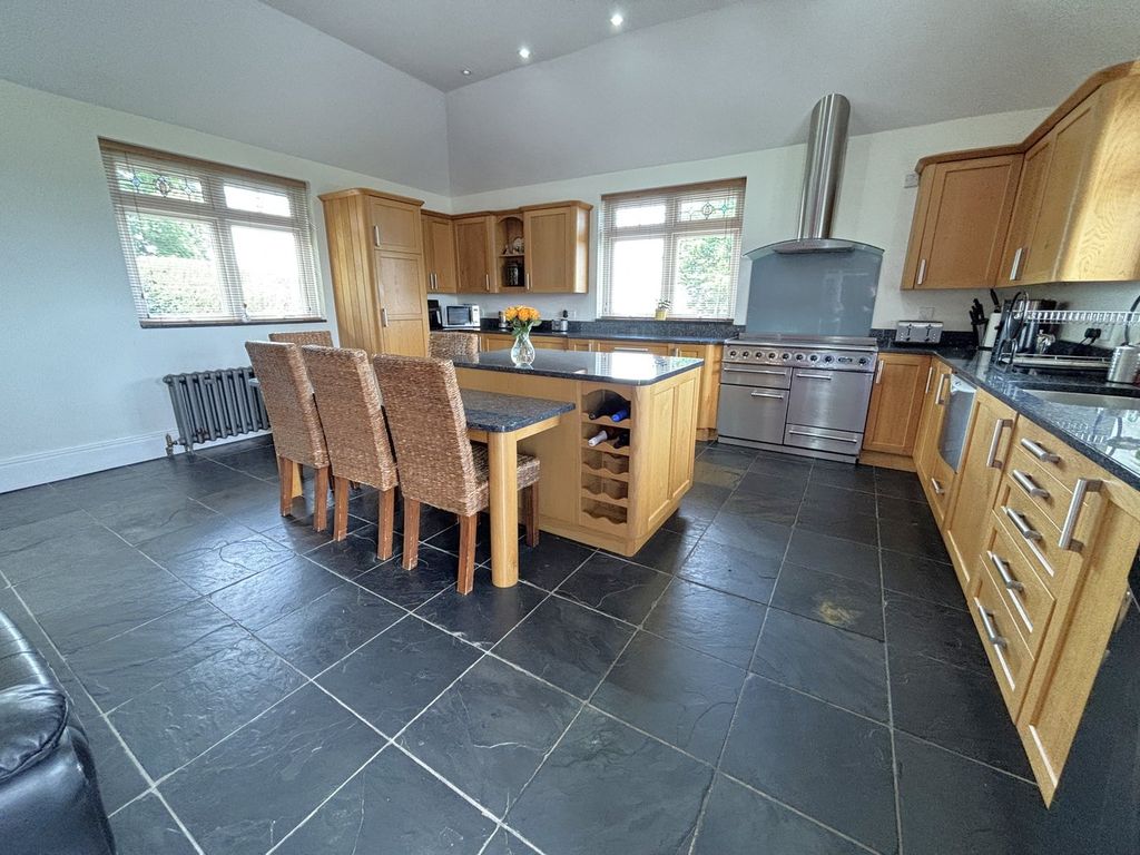Property photo 2 of 35