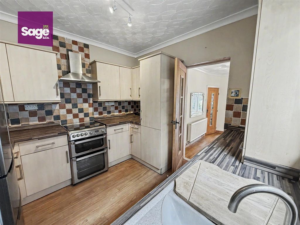 Property photo 3 of 21