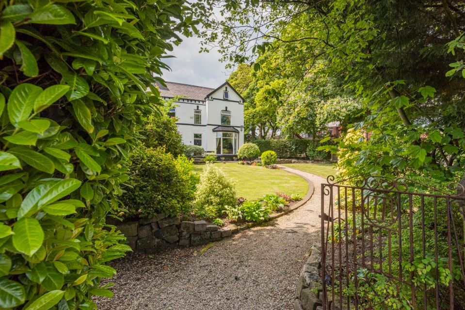 Property photo 2 of 45