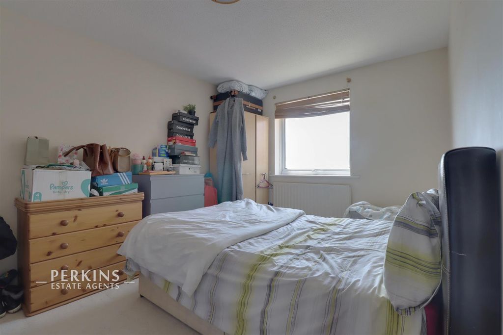 Property photo 3 of 4 Bed.Jpg