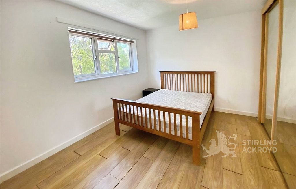 Property photo 2 of 17 Bedroom