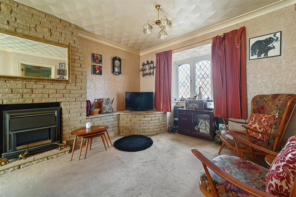 Property photo 3 of 13 Sitting Room