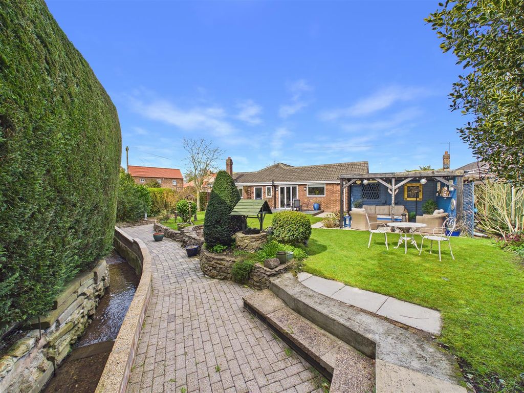 Property photo 3 of 19 Outside