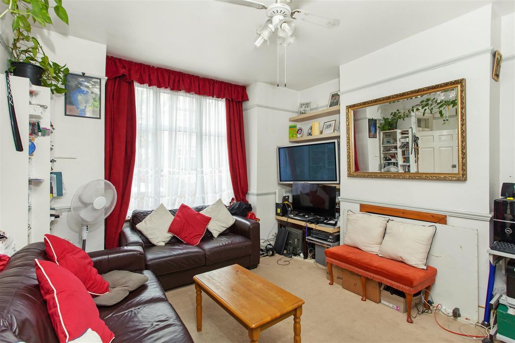 Property photo 3 of 9