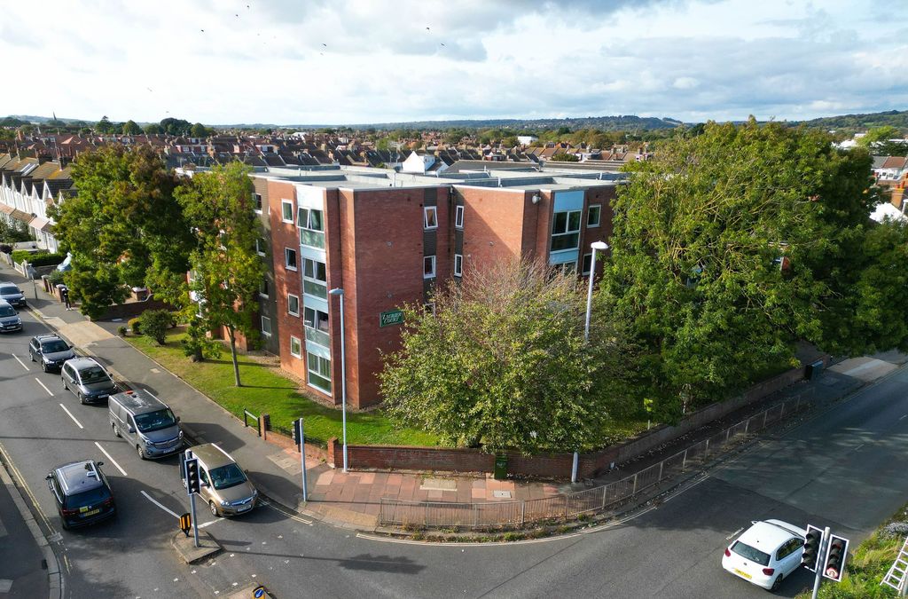 Property photo 1 of 6