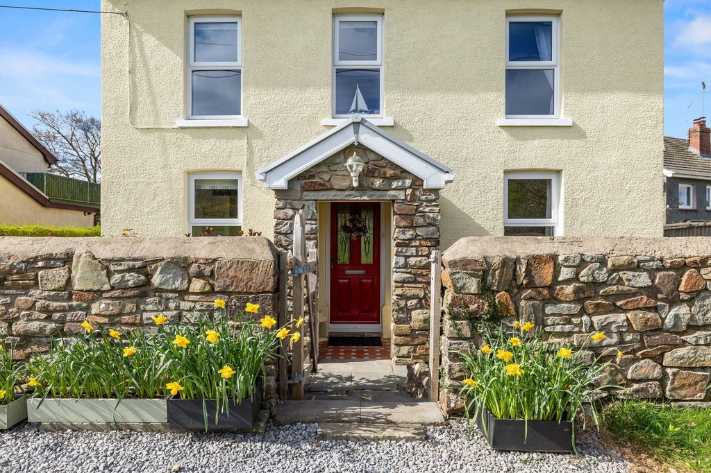 Property photo 2 of 34