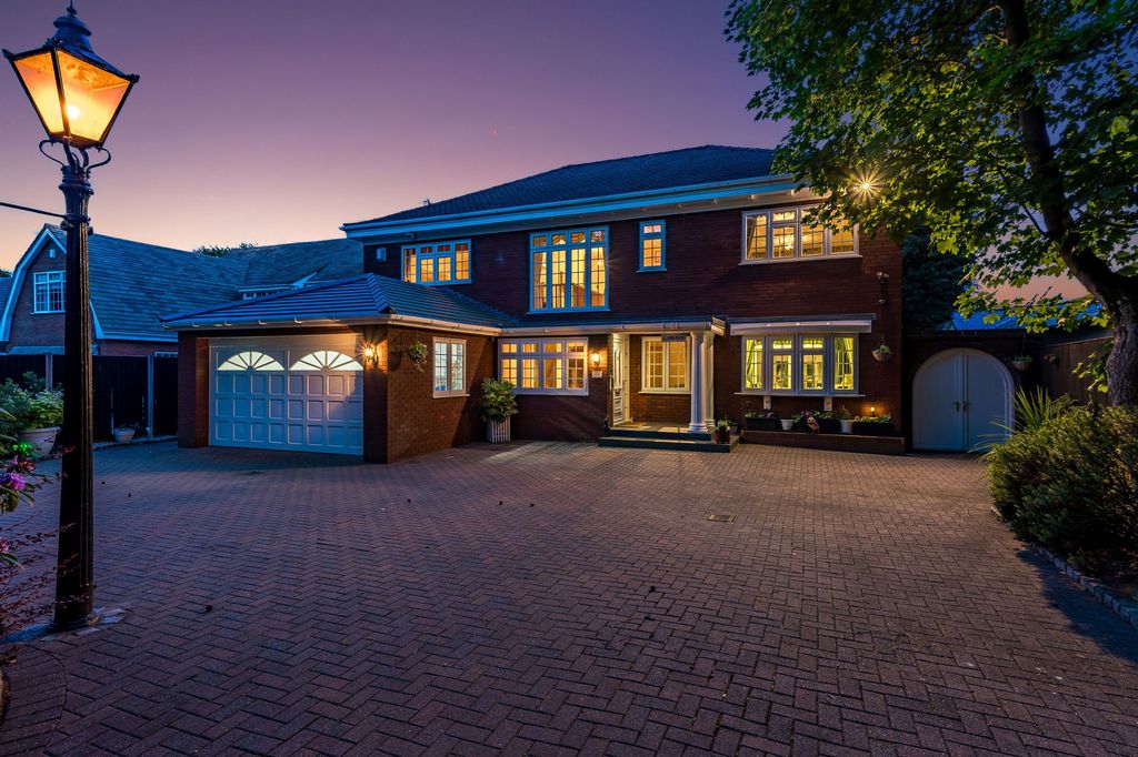 Property photo 1 of 33