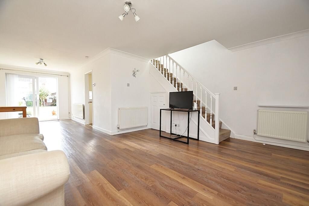 Property photo 2 of 12 Lounge 2