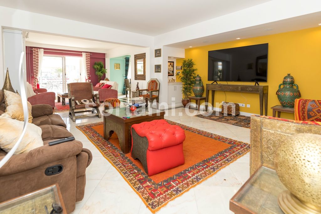 Property photo 2 of 38