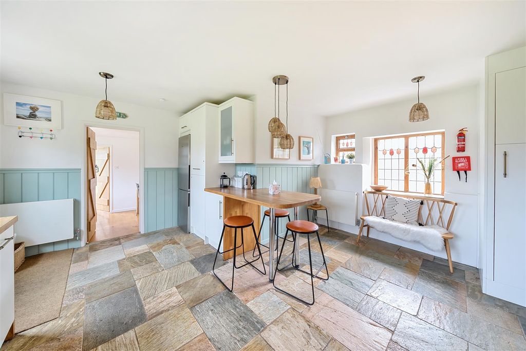 Property photo 3 of 21 Kitchen / Breakfast Room