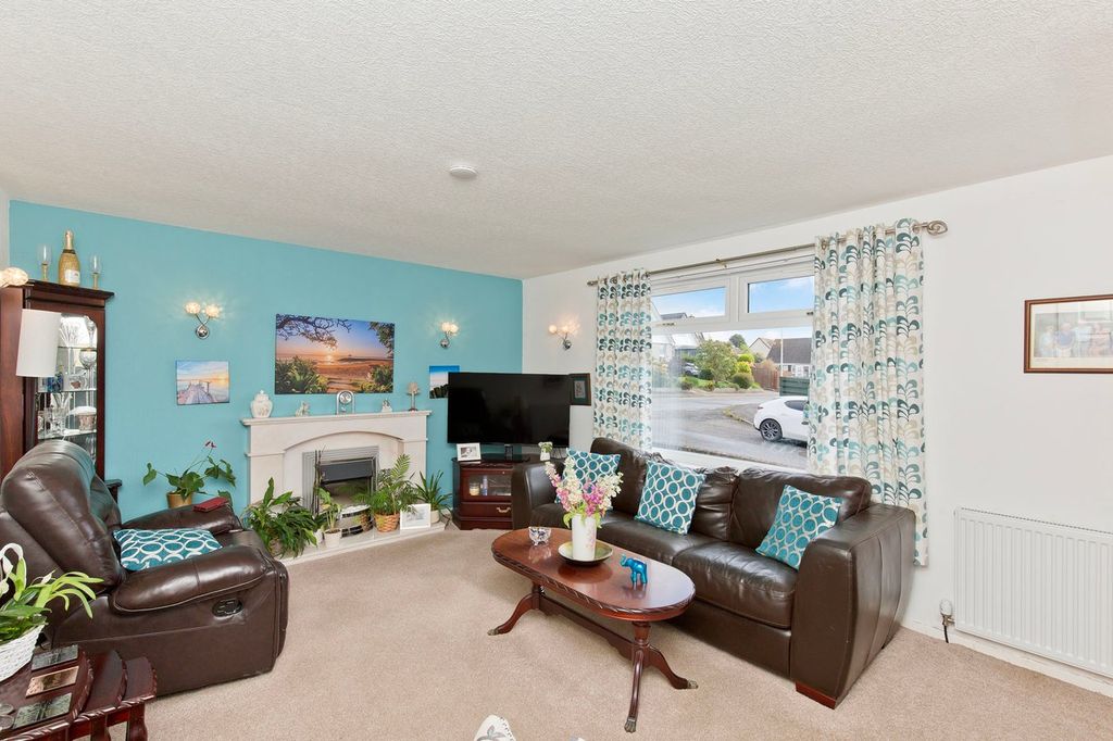Property photo 2 of 20