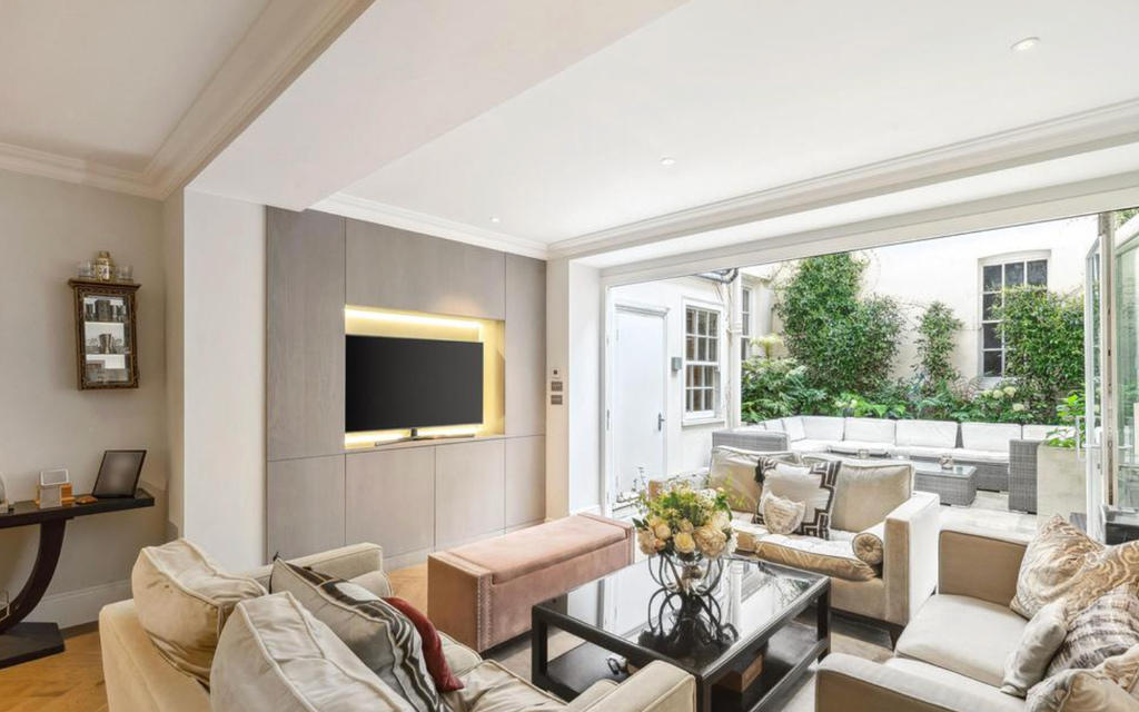 Property photo 1 of 11