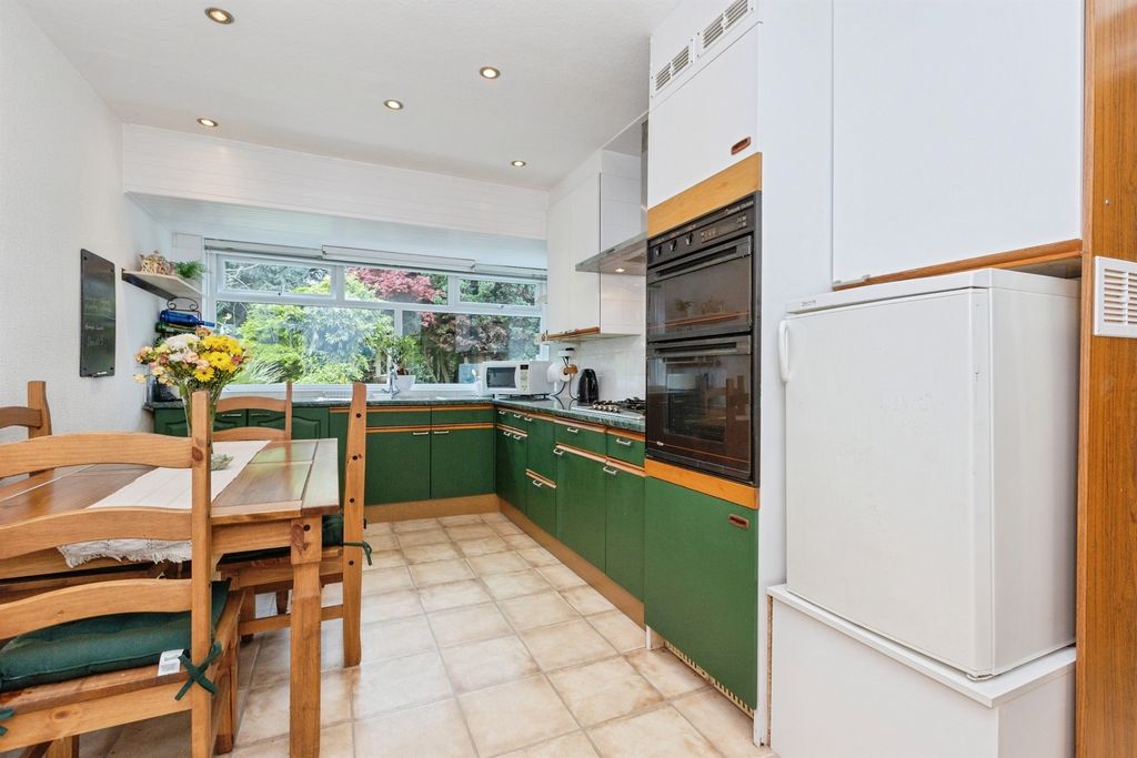 Property photo 3 of 20