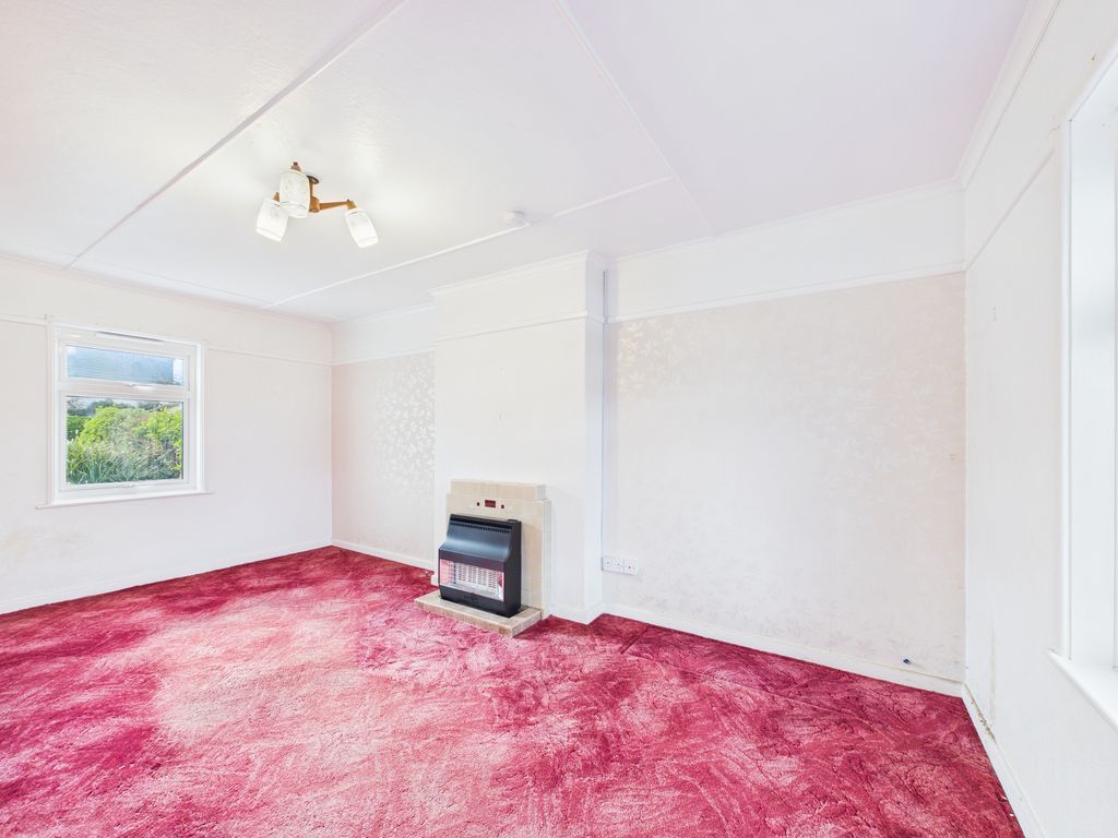 Property photo 3 of 11 Lounge
