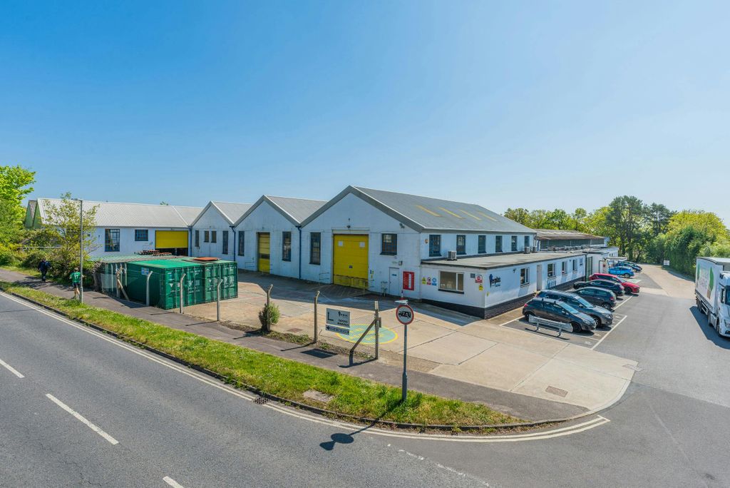 Property photo 3 of 12 Verwood-Ind.-Est.,-Verwood-2.Jpg