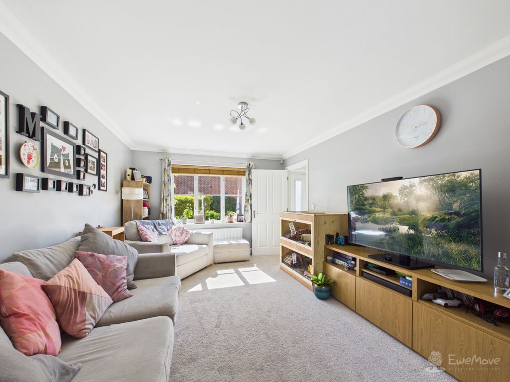 Property photo 3 of 21 Living Room- Mark Stephens Ewemove Newmarket And S