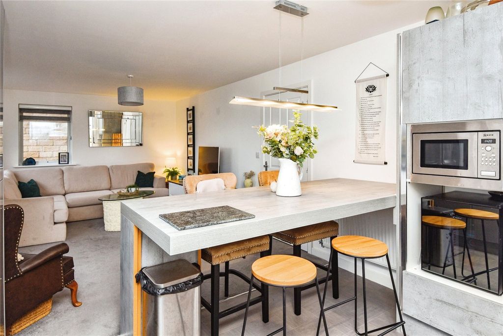 Property photo 3 of 15 Living Space