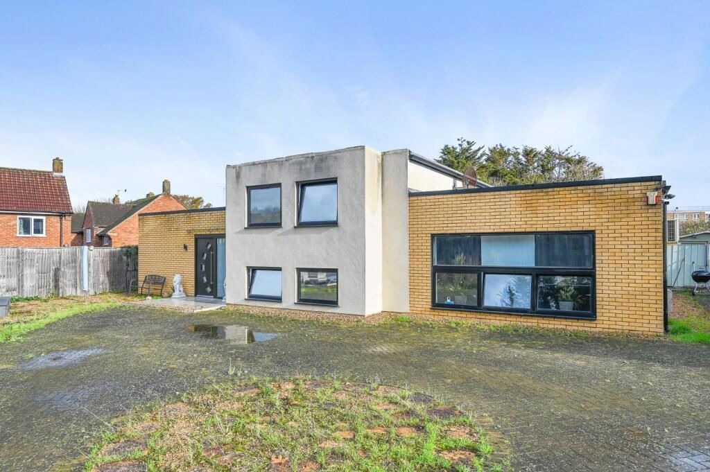 Property photo 3 of 12