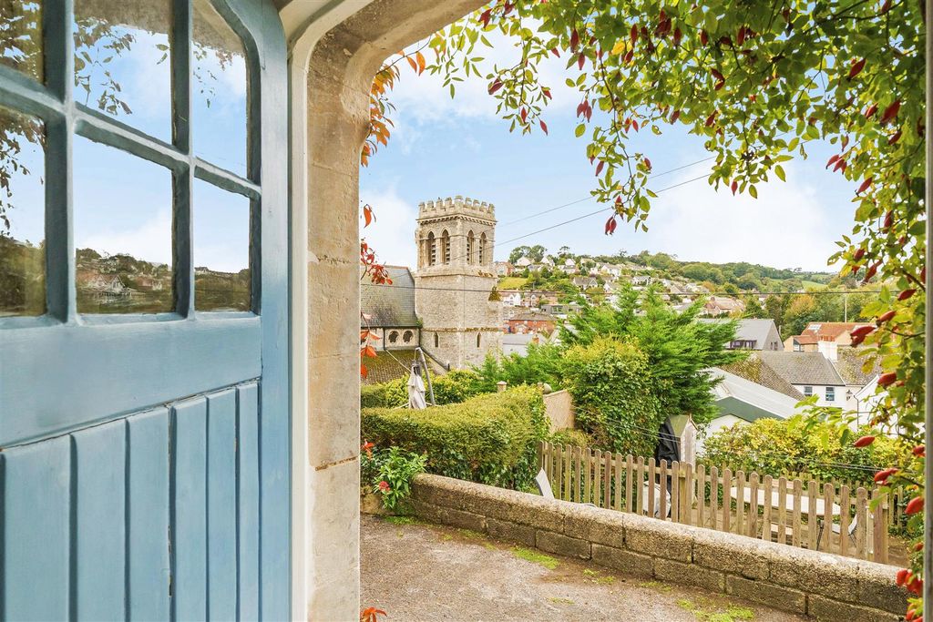 Property photo 3 of 17 View (2).Jpg