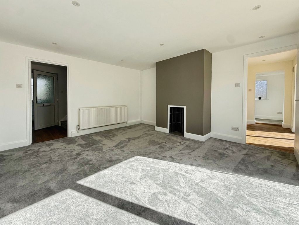 Property photo 2 of 14 Lounge & Access To Kitchen/Diner