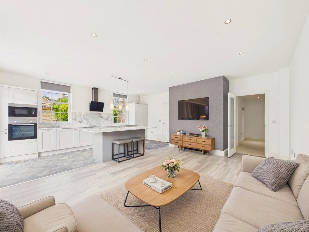 Property photo 3 of 16 761588