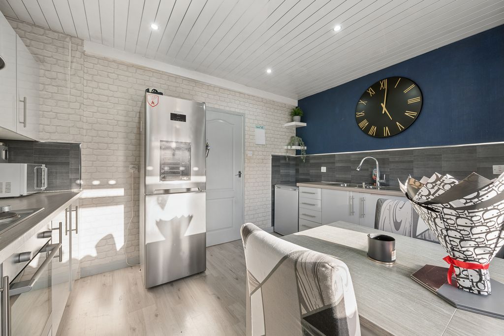 Property photo 3 of 15 Kitchen/ Dining Area