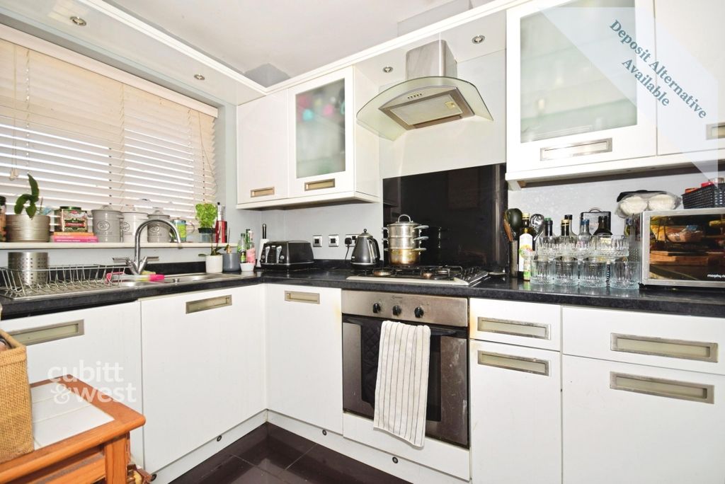 Property photo 3 of 12 Kitchen