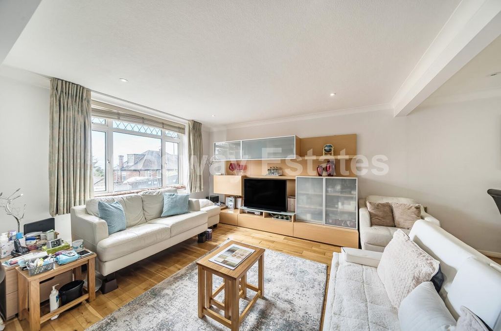 Property photo 3 of 14 31B3E7d3-1731-49E4-Bd94-12Eefee6766d.Jpg