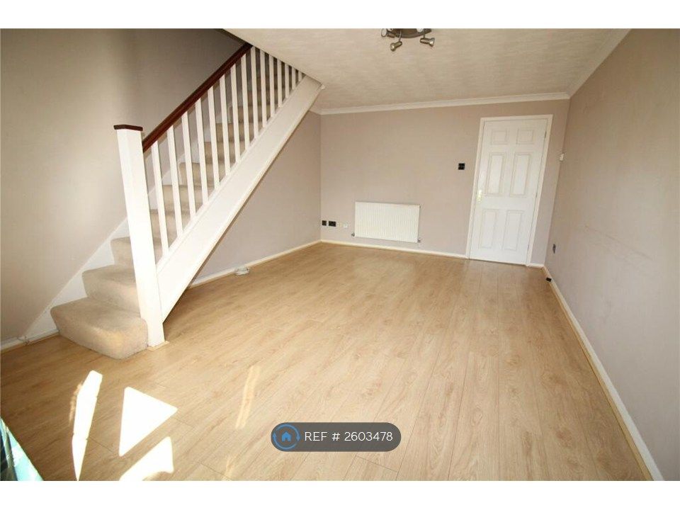 Property photo 3 of 7 Living Room2