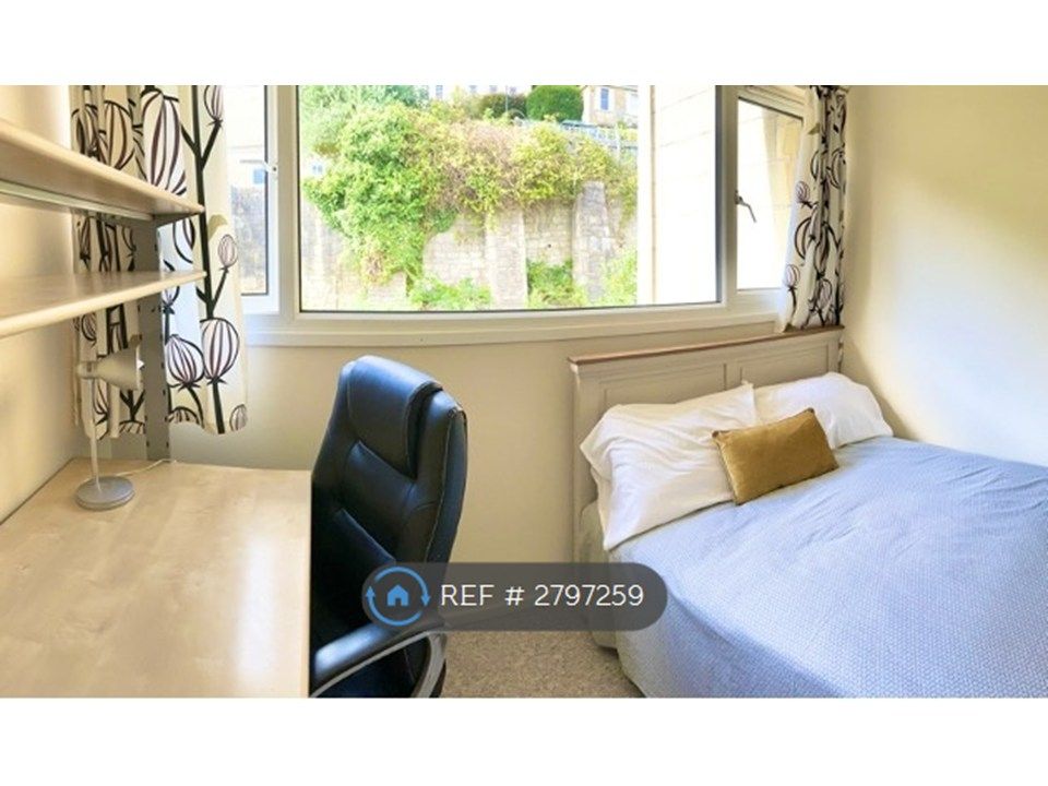 Property photo 3 of 9 Double Bedroom