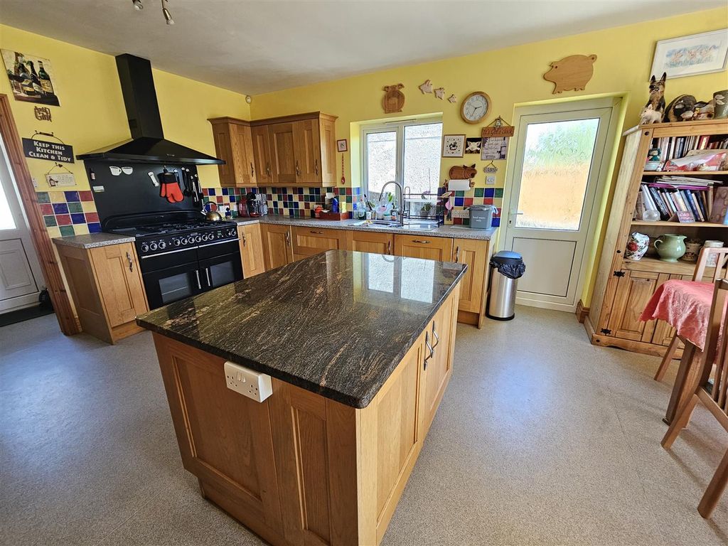 Property photo 3 of 23 Kitchen Island.Jpg