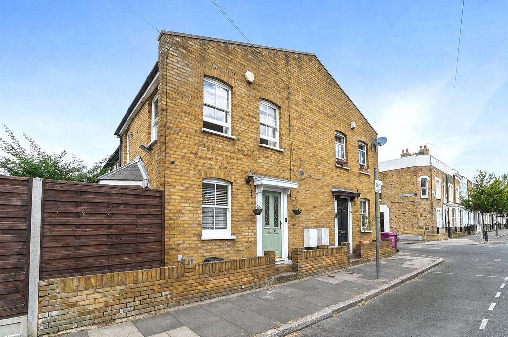 Property photo 1 of 17 External