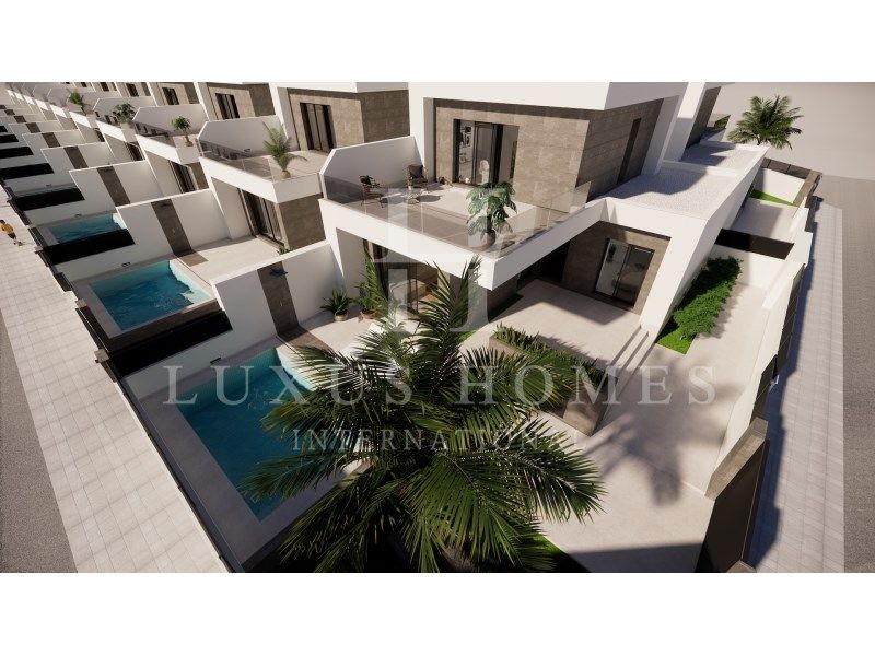 Property photo 2 of 31