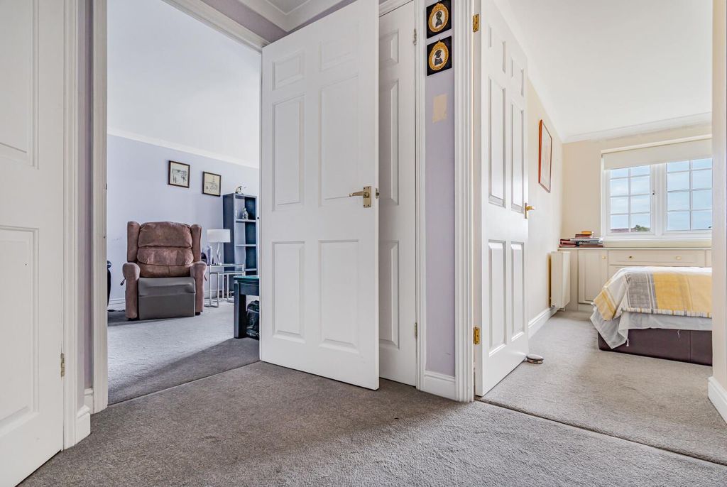 Property photo 3 of 13 Entrance Hall