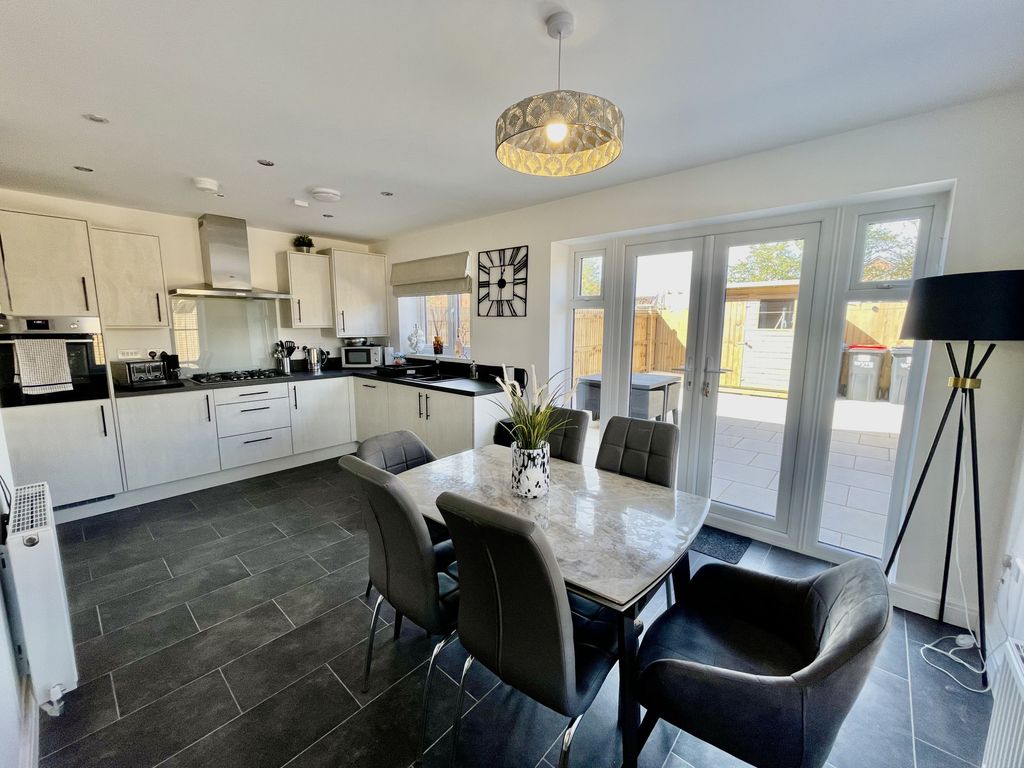 Property photo 3 of 21