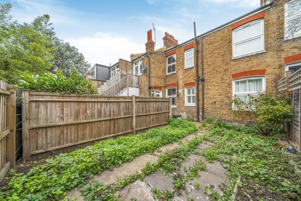 Property photo 3 of 13 1531147-16-6Accb9...