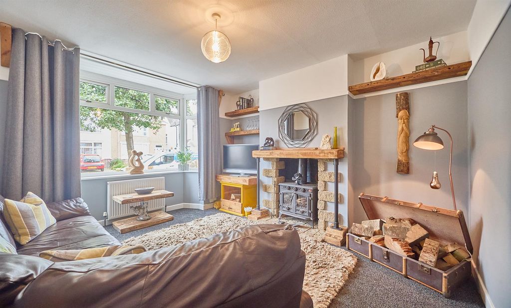 Property photo 3 of 19 Merevale Ave_1.Jpg