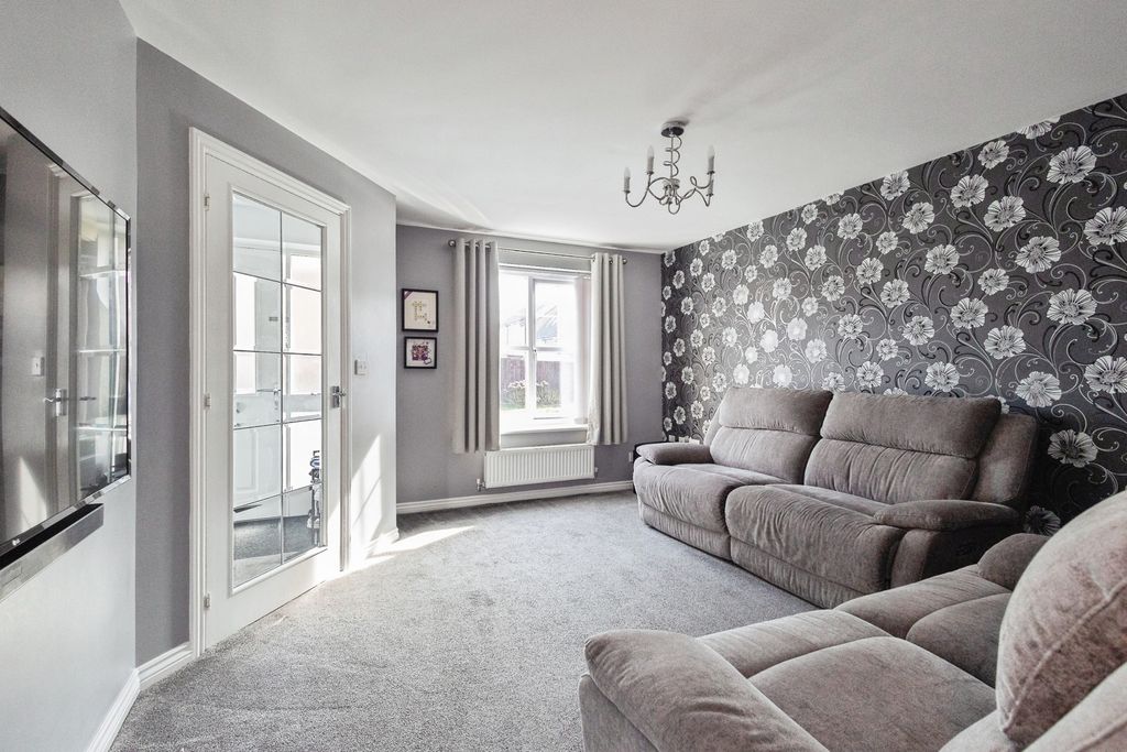 Property photo 3 of 23 Pbox-Img.Jpg