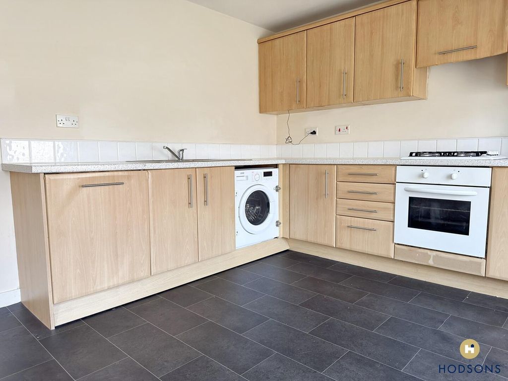 Property photo 3 of 8 Kitchen