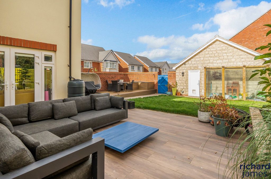 Property photo 2 of 18 2342Bcdf-972c-4B2...