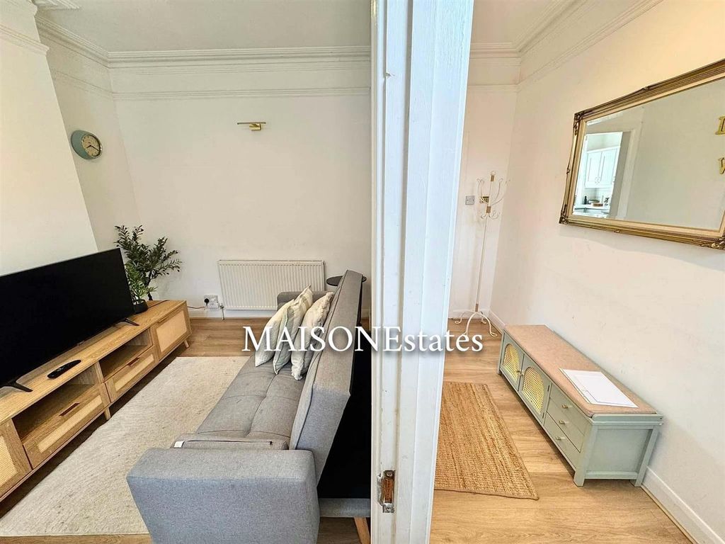 Property photo 3 of 12 Entrance Hallway.Jpg