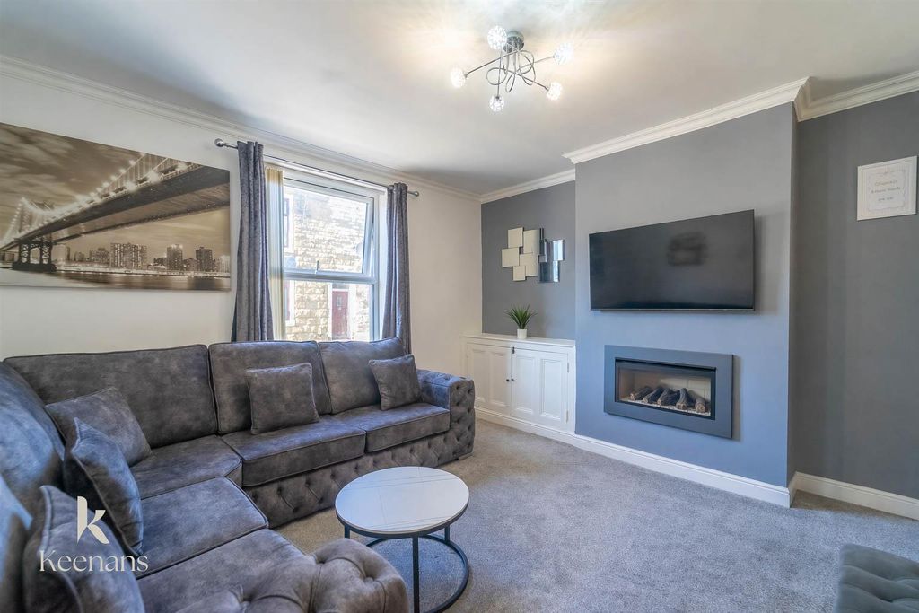 Property photo 1 of 33