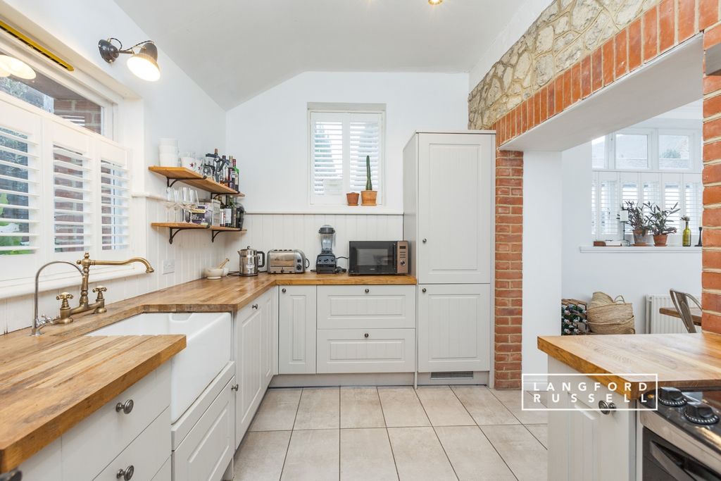 Property photo 2 of 10 8F06Acd2-B505-F11...