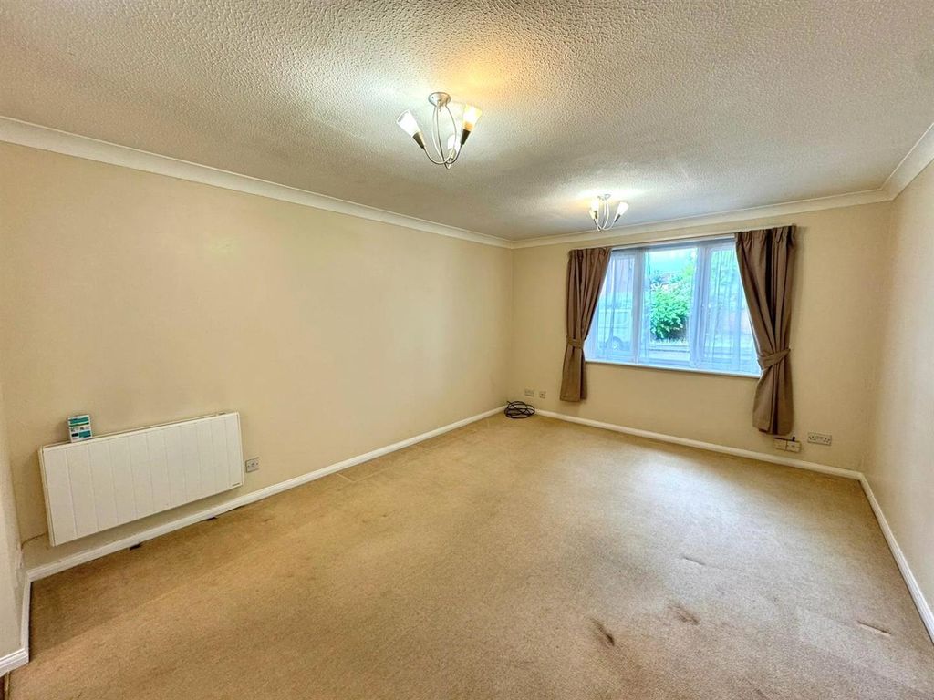 Property photo 3 of 15 Living Room