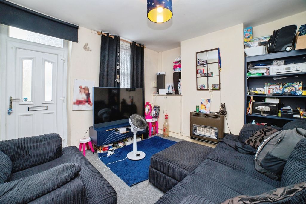 Property photo 2 of 17 Photo