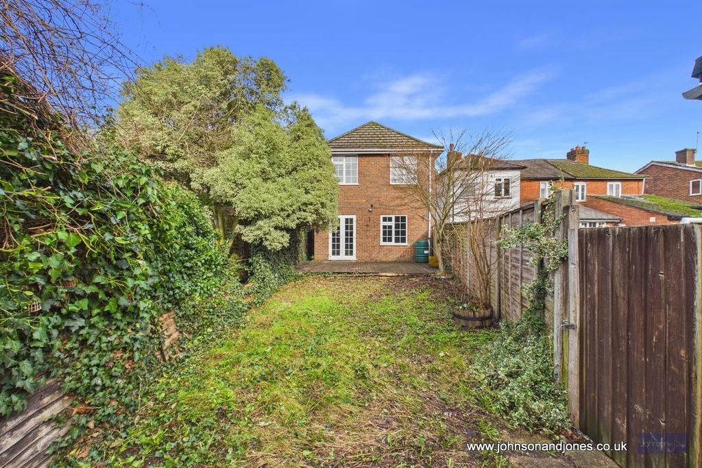 Property photo 2 of 19 18 Garden.Jpg