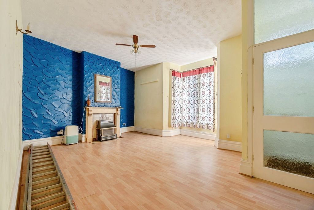 Property photo 2 of 14 Photo